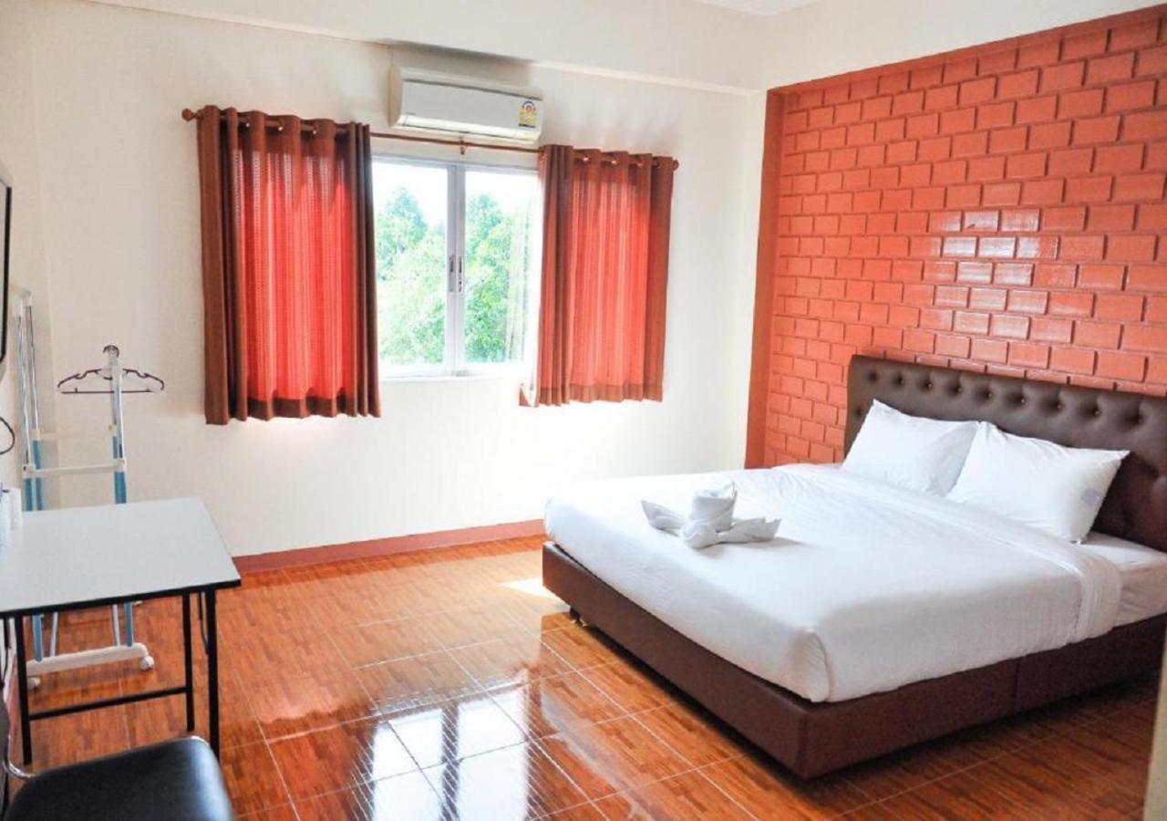 Bussarakam Place Hotel Csanthaburi Kültér fotó