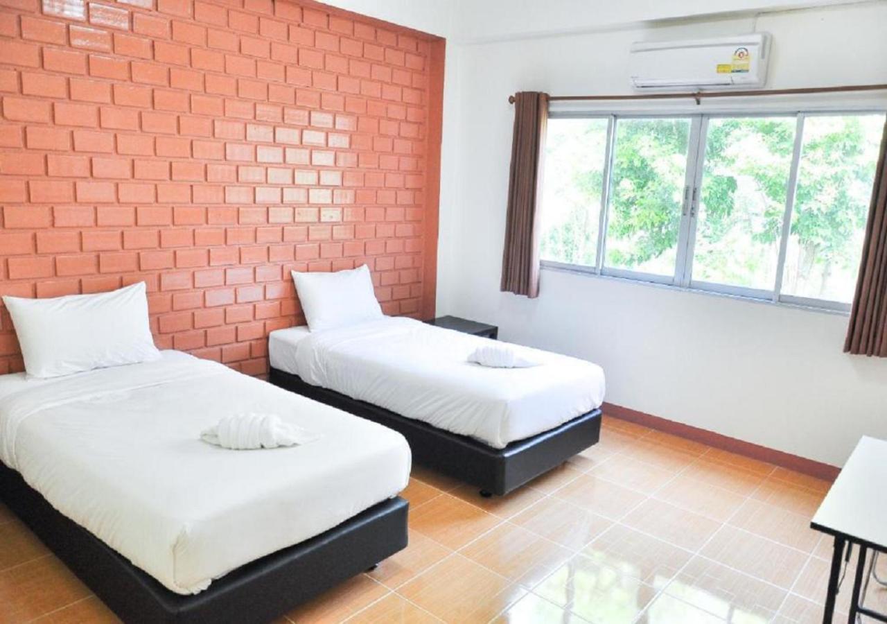 Bussarakam Place Hotel Csanthaburi Kültér fotó