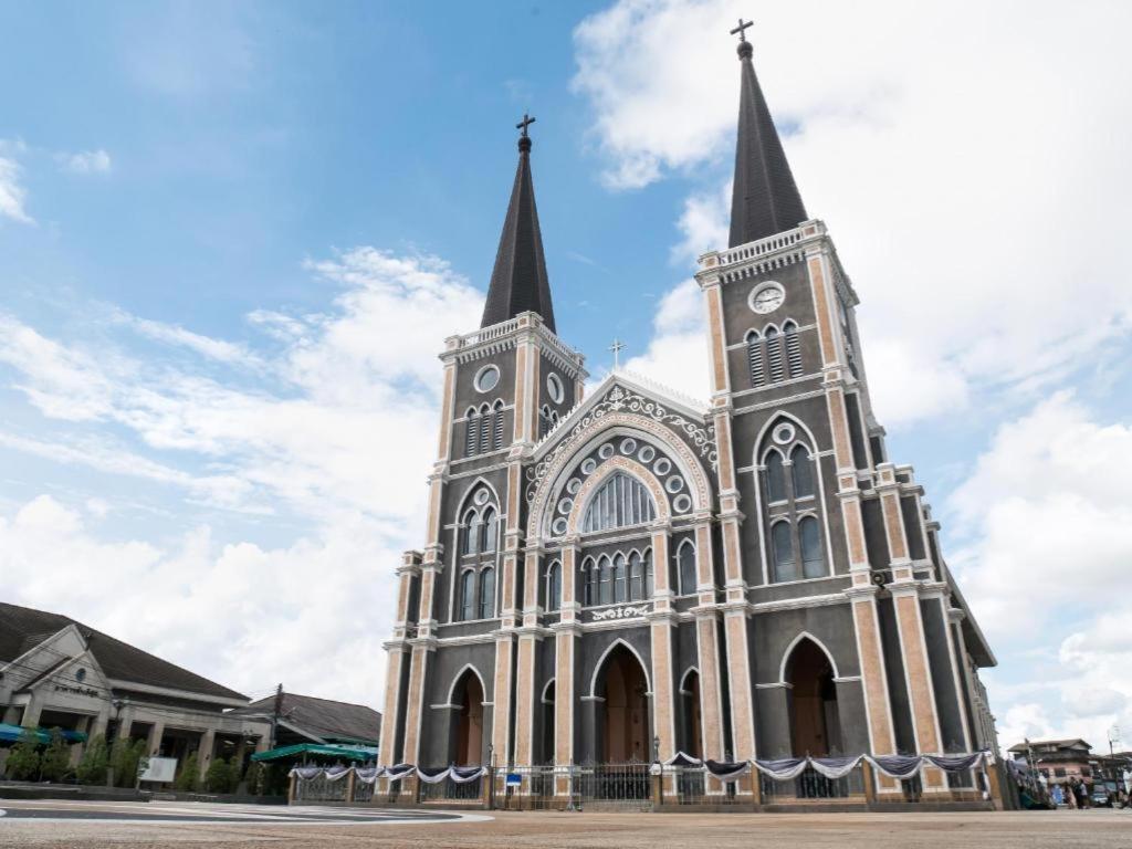 Bussarakam Place Hotel Csanthaburi Kültér fotó