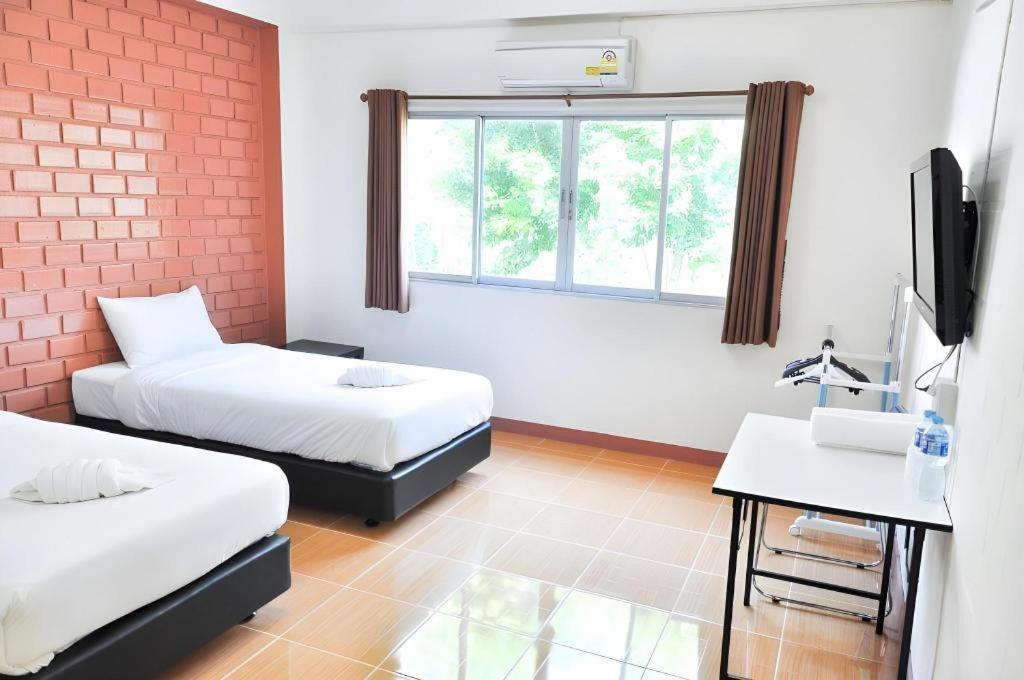 Bussarakam Place Hotel Csanthaburi Kültér fotó