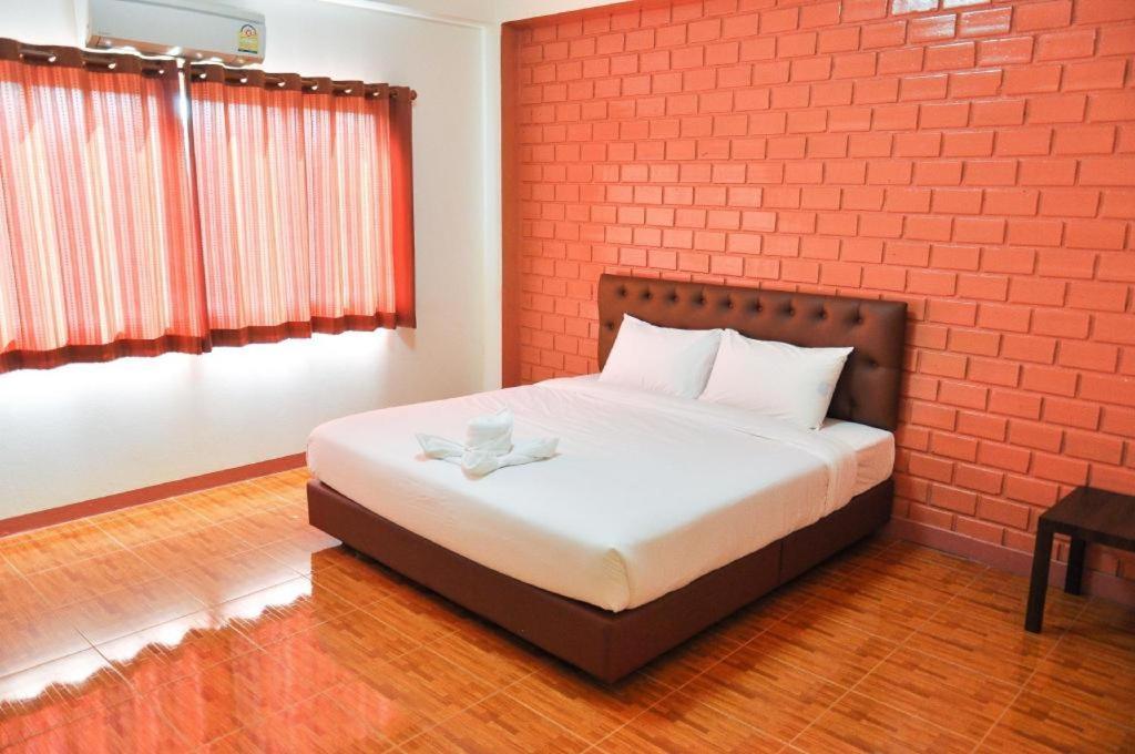 Bussarakam Place Hotel Csanthaburi Kültér fotó