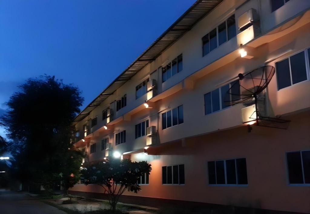 Bussarakam Place Hotel Csanthaburi Kültér fotó
