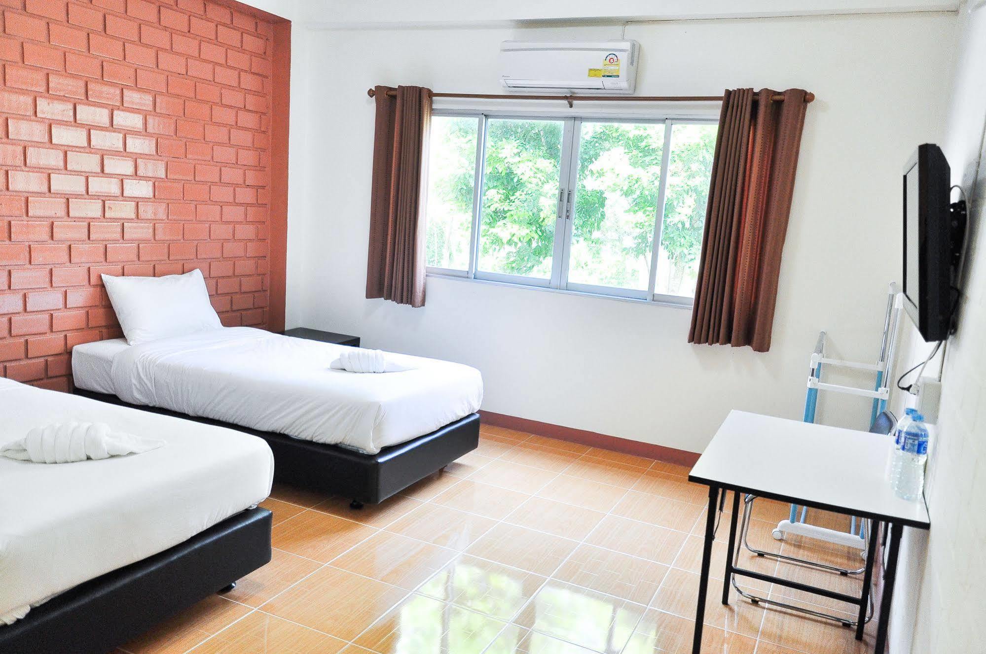 Bussarakam Place Hotel Csanthaburi Kültér fotó